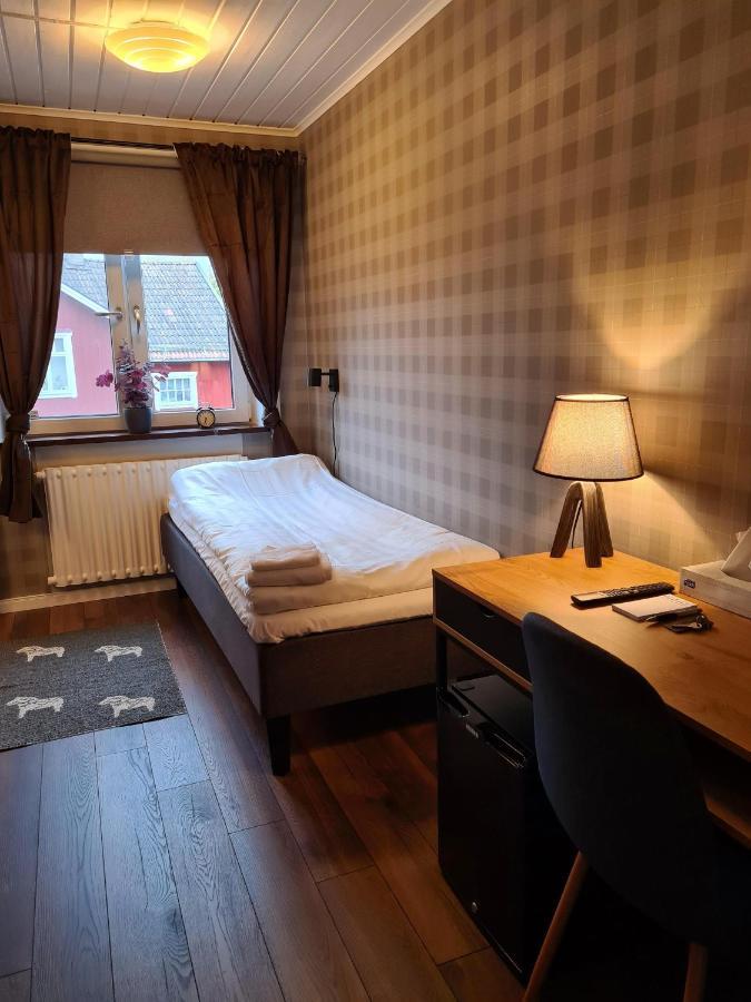 Dala-Jaerna Hotell Och Vandrarhem Exterior foto